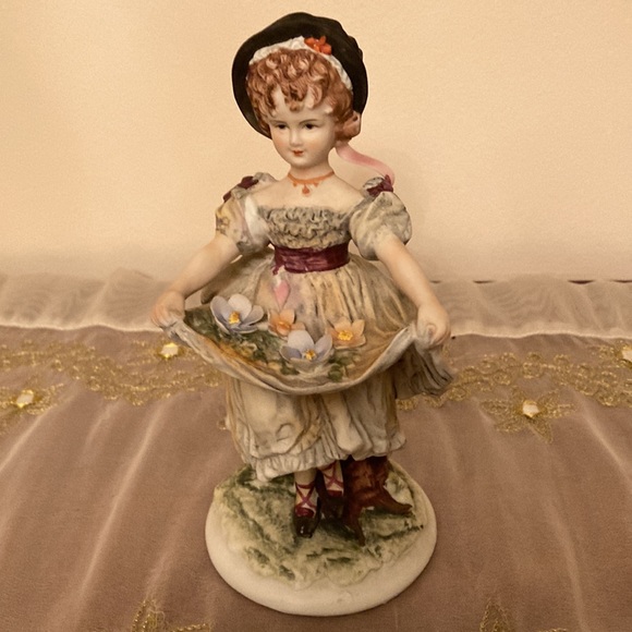Lefton China Vintage Hand Painted Bisque Porcelain Young Lady Figurine - Picture 2 of 9